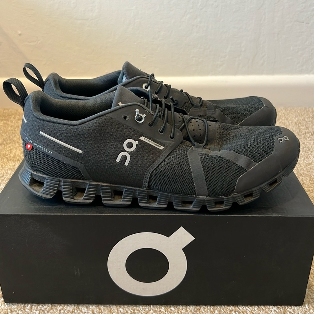 On Cloud 5 Waterproof Black/Lunar Road Runnjng Shoes Men’s Size 9.5